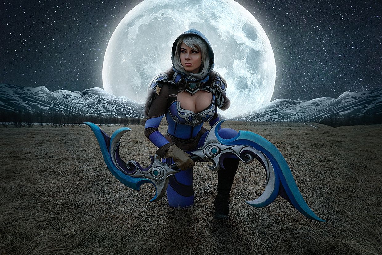 Косплей на Luna из Dota 2. Косплеер: Анастасия Зеленова. Фотограф: Виолетта Кривошеева. Источник: instagram.com/anastasyazelenova