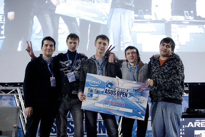 Победители ASUS Open Winter 2011 по DotA Allstars: FrostNova, drag13, Bl00DAnGeL, McDeath, PGG | Фото: Cyberarena.tv