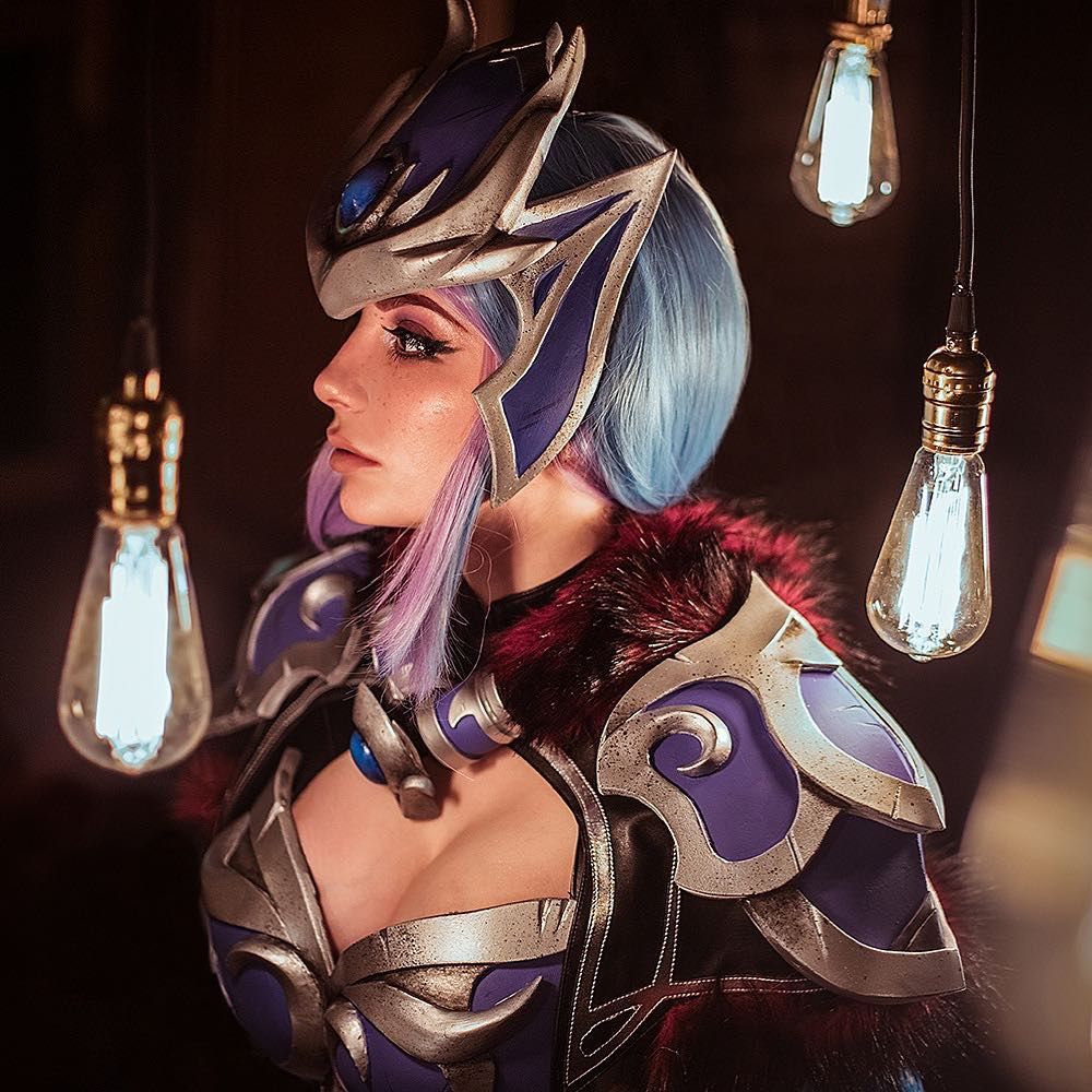 Косплей на Luna из Dota 2. Косплеер: Дарья Кравец. Источник: instagram.com/fishy_cosplay/