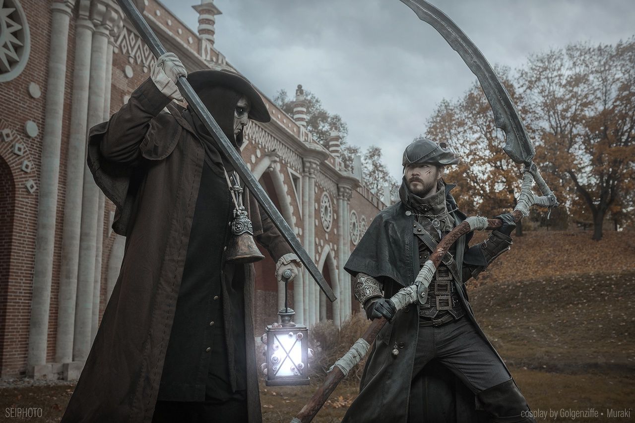 Косплей на персонажей Bloodborne. Охотник: Майкл Мураки. Леди Мария: Анастасия Влюблённая-В-Небо. Церковный служитель: Стас Одинцов. Рыцарь Кейнхёрста: Алина Огольцова. Фотограф: Sei. Источник: vk.com/teramizuki_art