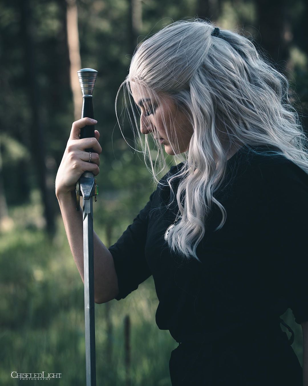 Косплей на Геральта и Цири из сериала The Witcher от Netflix. Источник: instagram.com/laurendoescosplay. Авторы: Loren и Shersten.