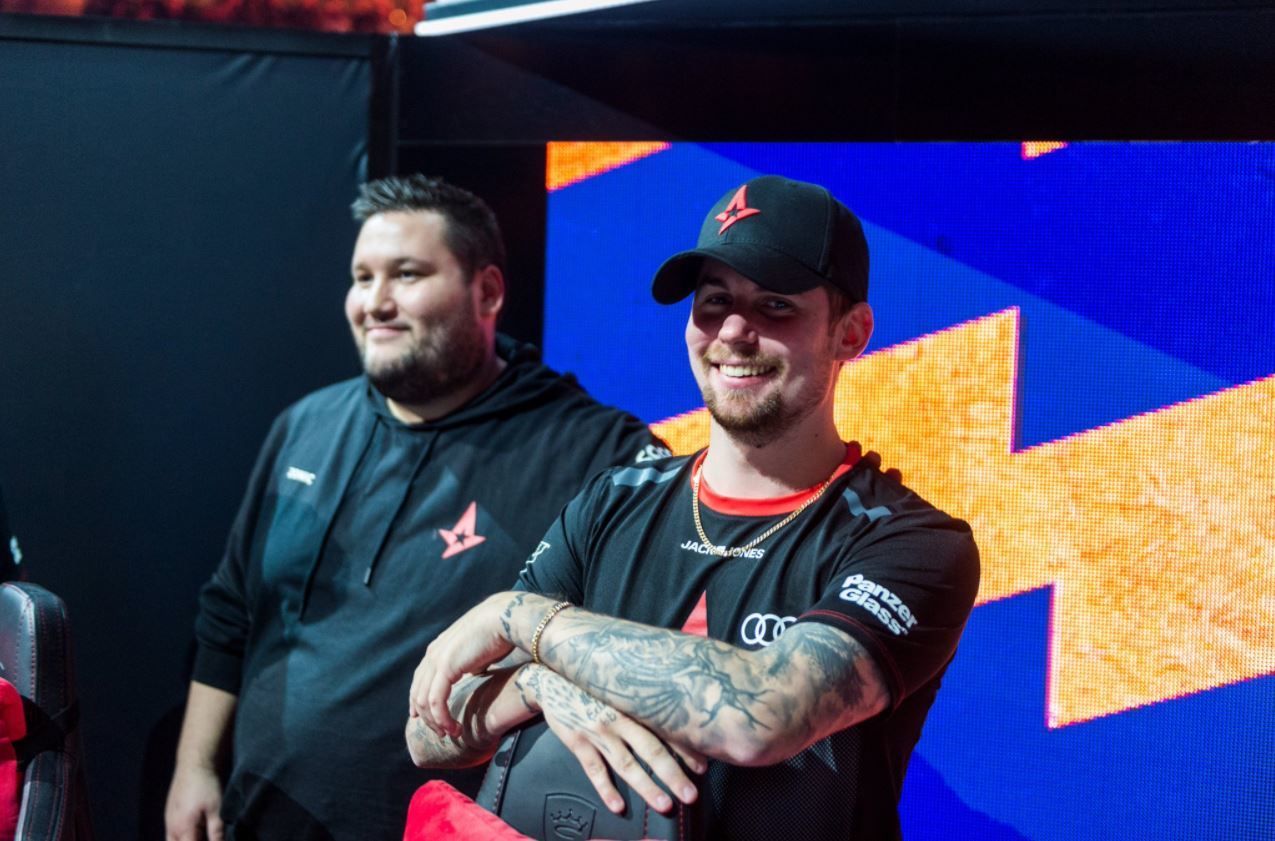 Стендин Astralis Деннис dennis Эдман — некоторые фанаты просили подписать его после успешных матчей, однако у zonic был совсем другой план | Фото: BLAST