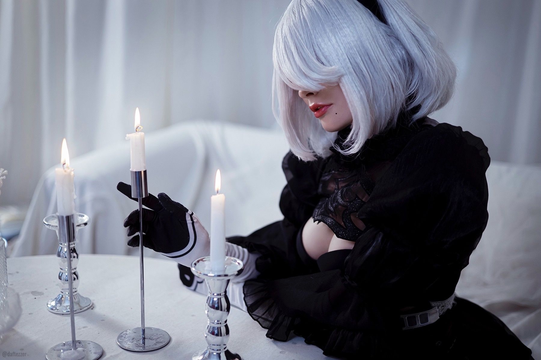 Косплей на 2B из NieR: Automata. Косплеер: Cosniks. Фотограф: Daftezzer. Источник фото: vk.com/club222585128