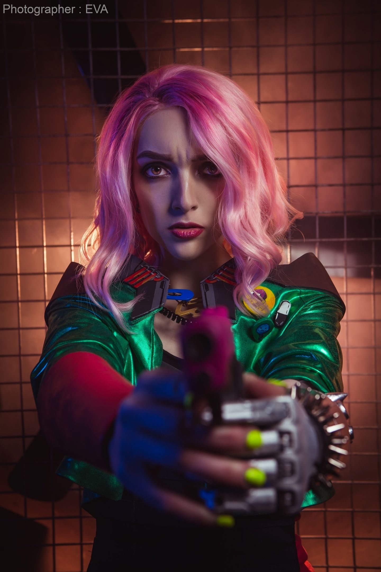 Косплей на Kitsch Girl из Cyberpunk 2077. Косплеер: Александра Вяткина. Фотограф: Ева Давыдова. Источник: vk.com/eva_cosplay_photo