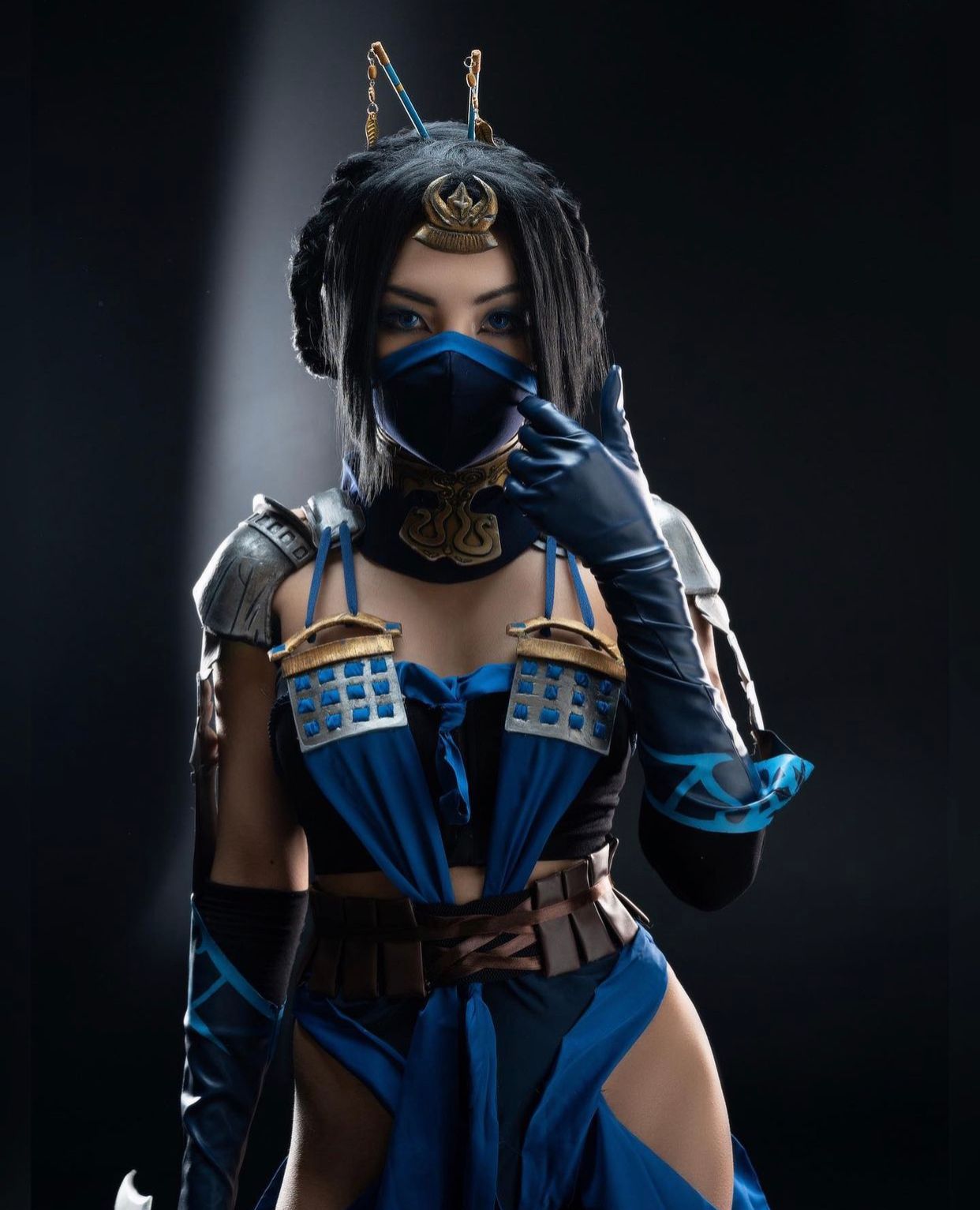 Косплей на Китану Mortal Kombat X. Косплеер Айгера Дунамис. Инстаграм модели: instagram.com/aigera_dunamis/