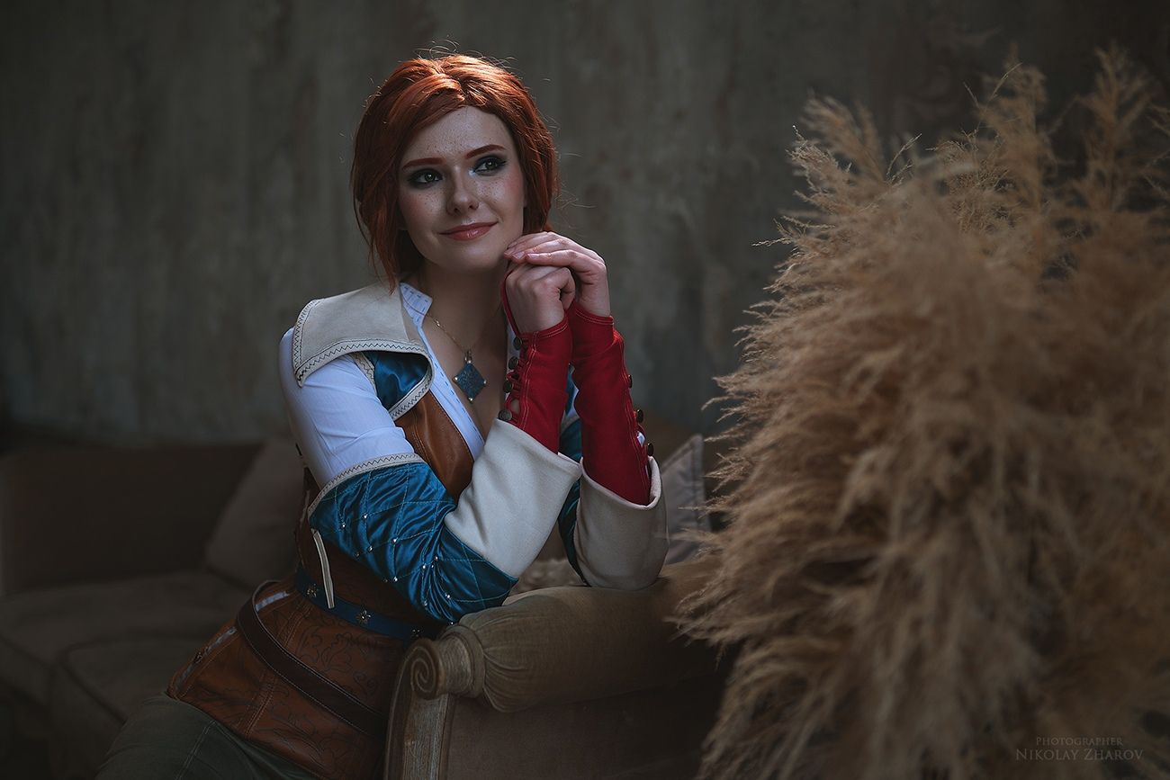 Косплей на Трисс Меригольд из The Witcher 3: Wild Hunt. Косплеер: Мирослава Ладовир. Фотограф: Николай Жаров. Источник: vk.com/nikolay_photogroup