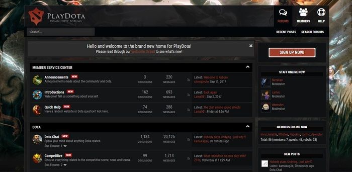 Главная страница playdota.com. Несмотря на отсутствие новых версий DotA Allstars, сайт работал ещё очень долго