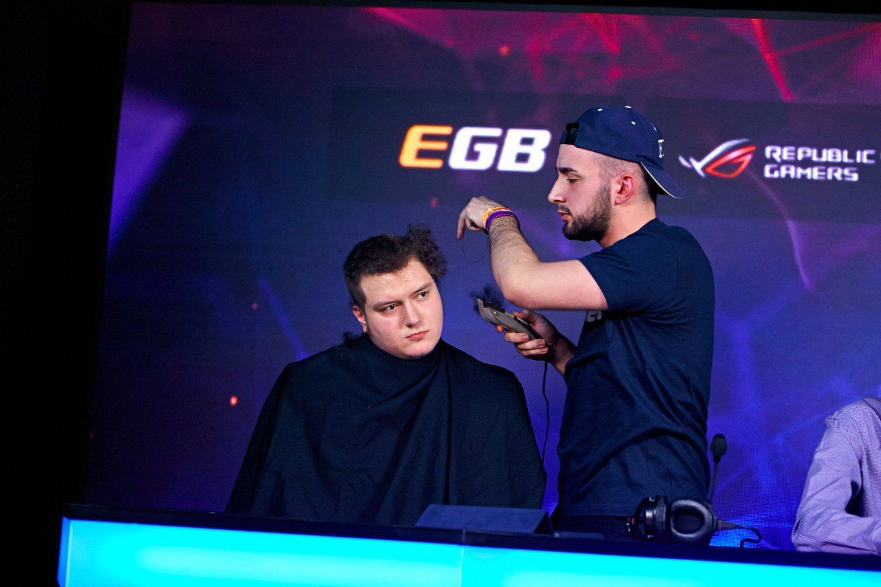 Mob5ter пообещал побриться налысо в прямом эфире, если трансляция StarLadder соберет 200 тыс. зрителей