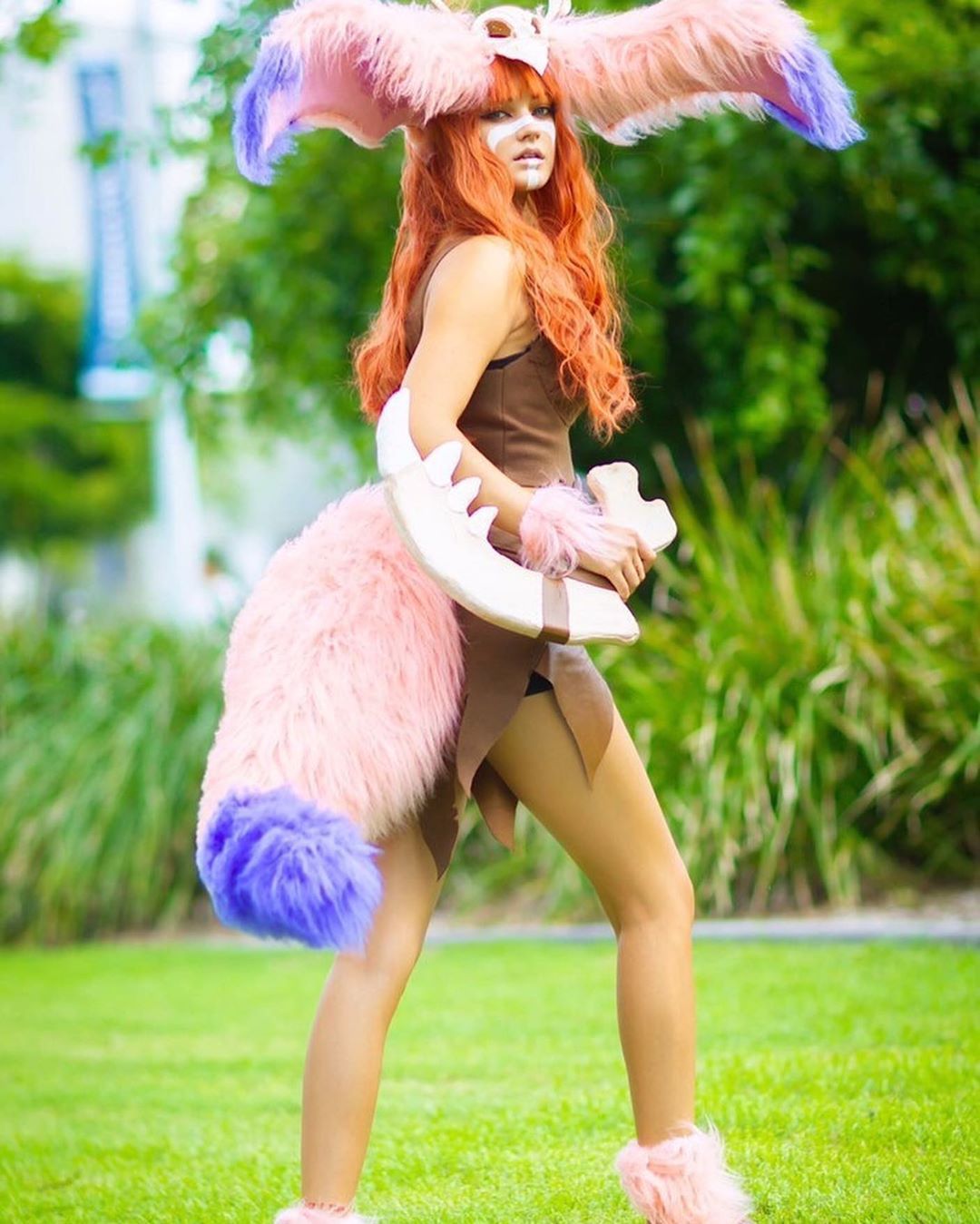 Косплей на Gnar из League of Legends. Косплеер: Lexi Graham. Источник: instagram.com/_lexipro