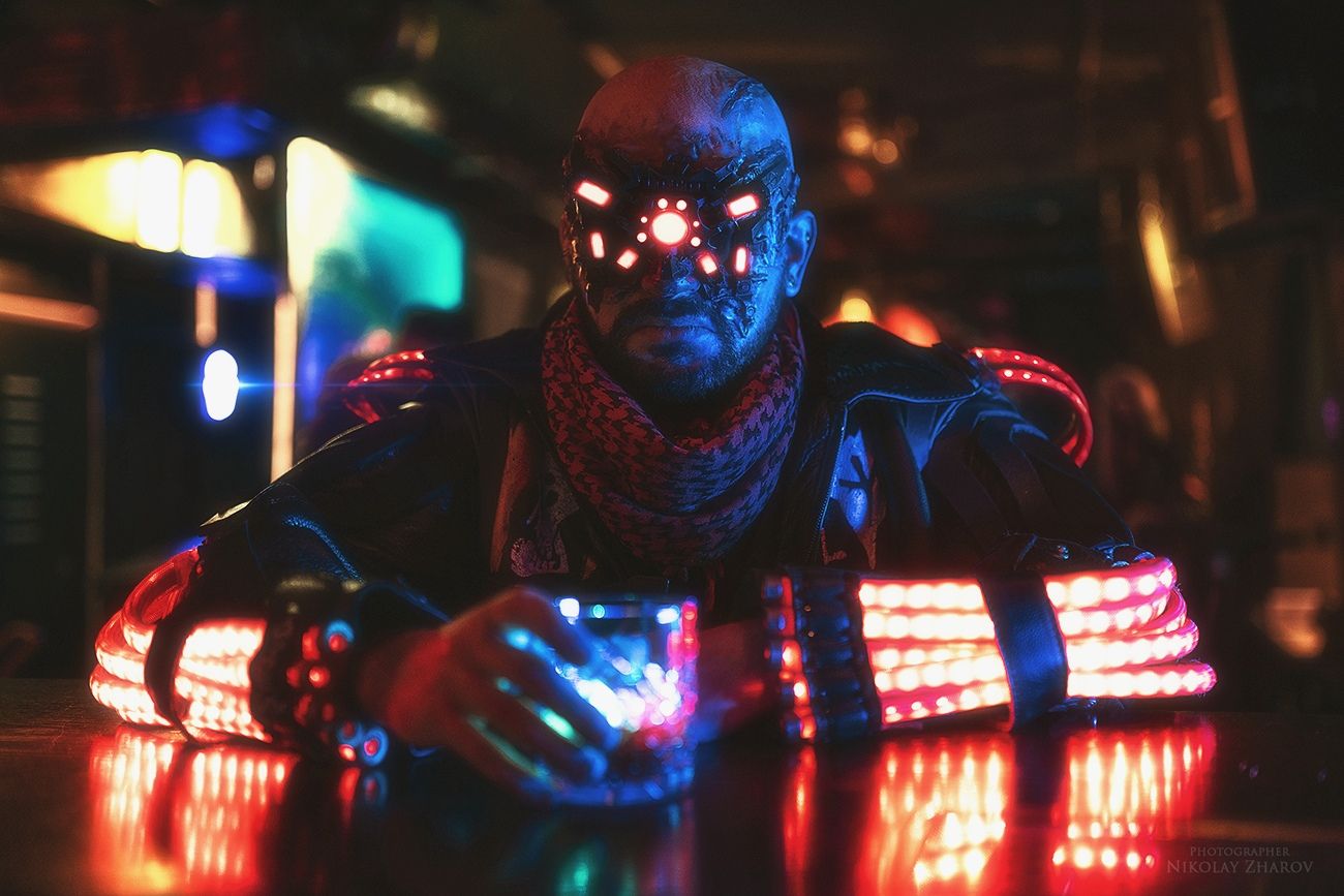 Косплей на Royce из Cyberpunk 2077. Косплеер: Александр Кузьменков. Фотограф: Николай Жаров. Источник: vk.com/nikolay_photogroup