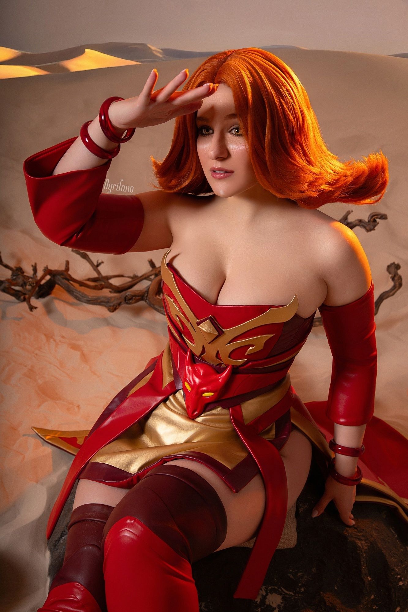 Косплей в нижнем белье на Lina из Dota 2. Косплеер: Agrifano. Источник: vk.com/club229713169.