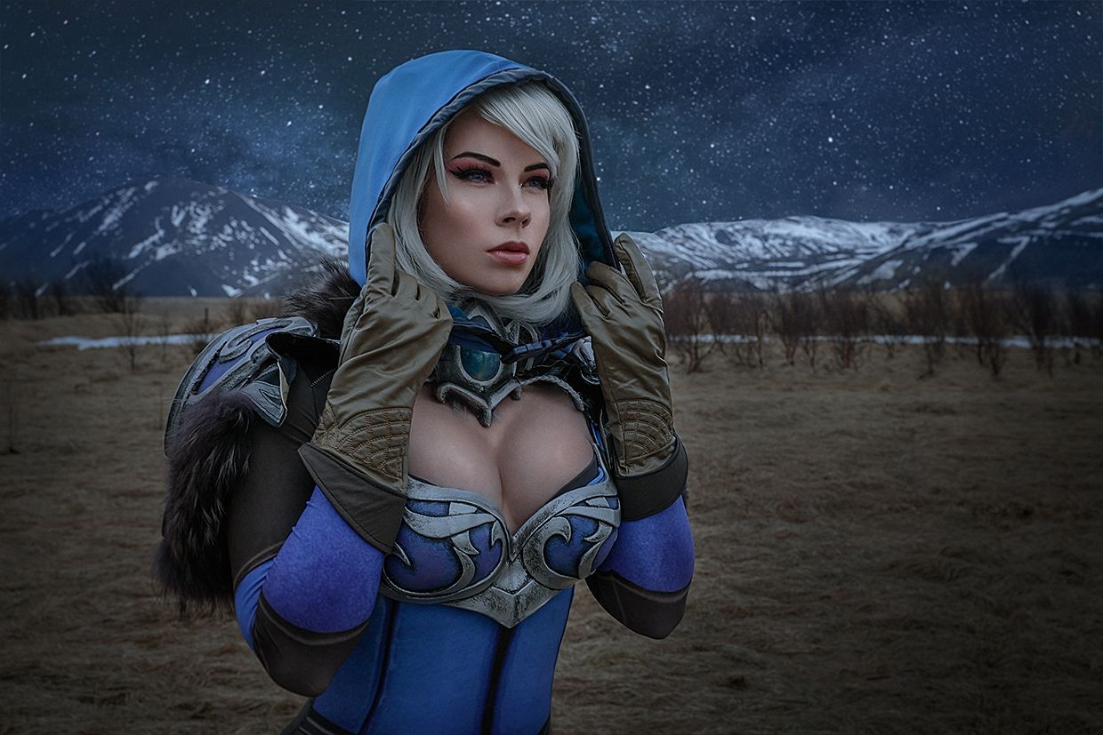 Косплей на Luna из Dota 2. Косплеер: Анастасия Зеленова. Фотограф: Виолетта Кривошеева. Источник: instagram.com/anastasyazelenova