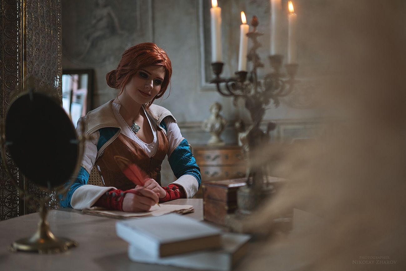 Косплей на Трисс Меригольд из The Witcher 3: Wild Hunt. Косплеер: Мирослава Ладовир. Фотограф: Николай Жаров. Источник: vk.com/nikolay_photogroup