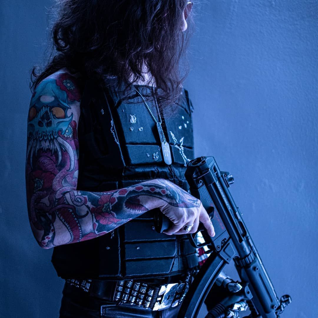 Косплей на Johnny Silverhand из Cyberpunk 2077. Модель: Kody. Источник: instagram.com/x_kodyalexander_x