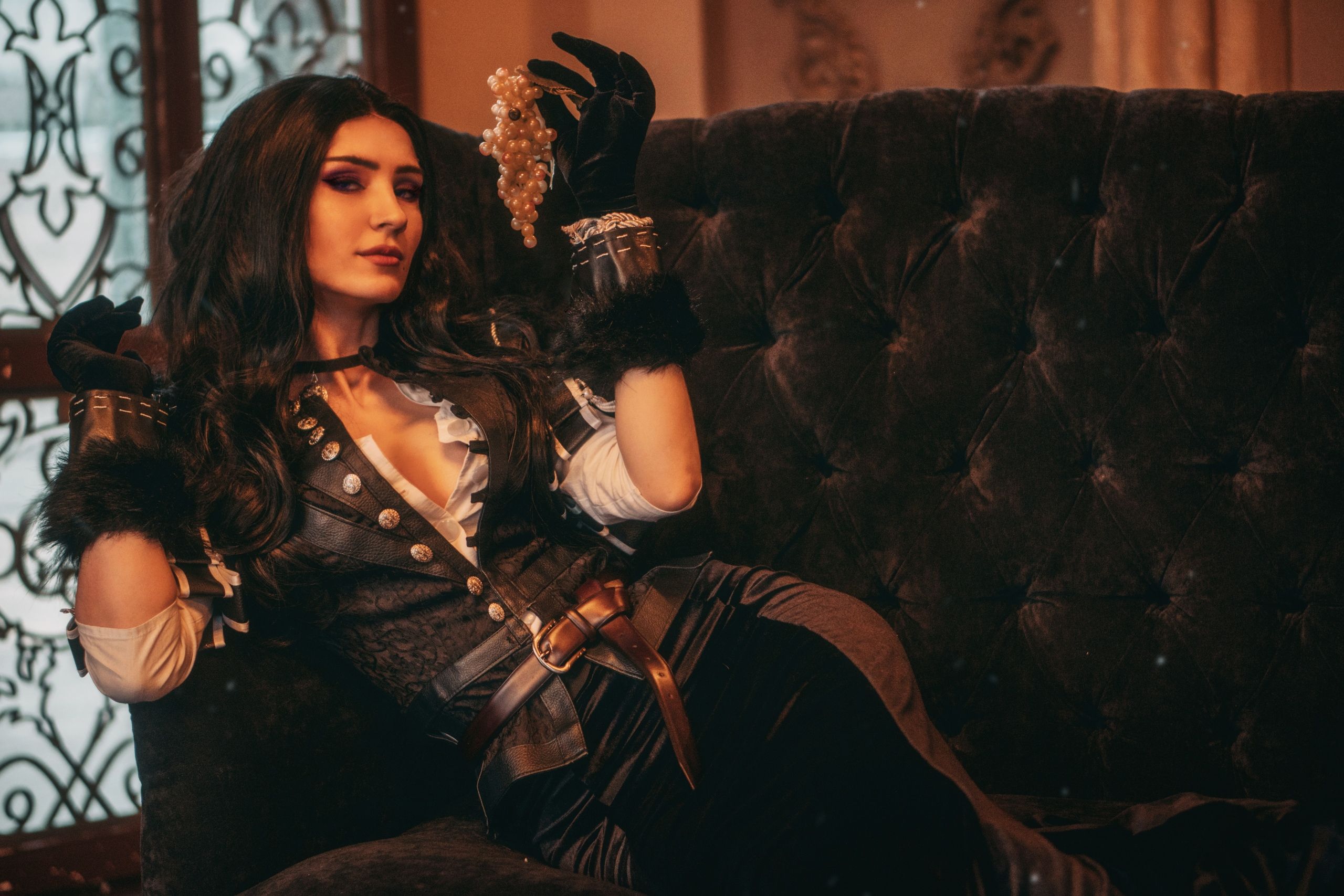 Косплей на Йеннифэр. Модель: Анастасия Носова. Источник: Megalcarmen cosplay / craft