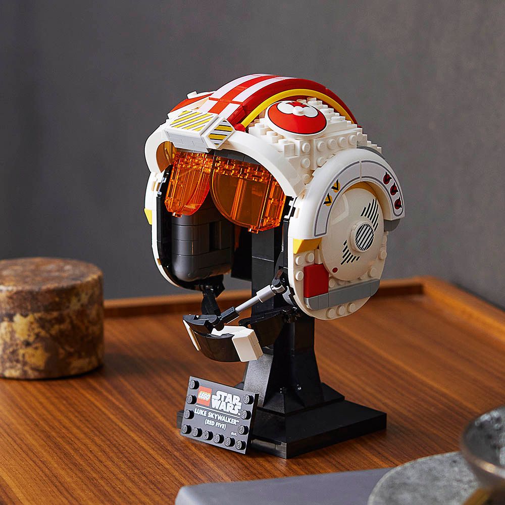 Новый набор LEGO по &laquo;Звездным войнам&raquo;. Источник: starwars.com/news/lego-star-wars-helmets