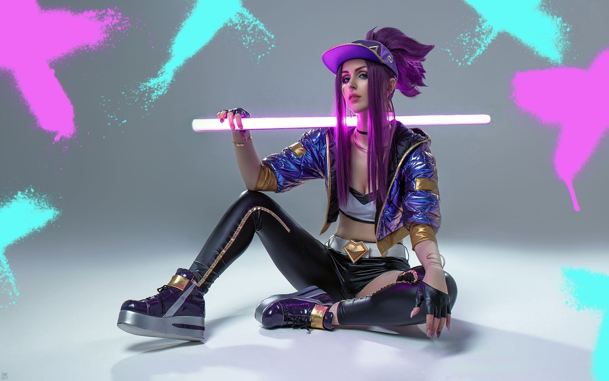 Косплей на Акали из k-pop группы K/DA (League of Legends). Косплеер: Elvi. Фотограф: RmeGusta 