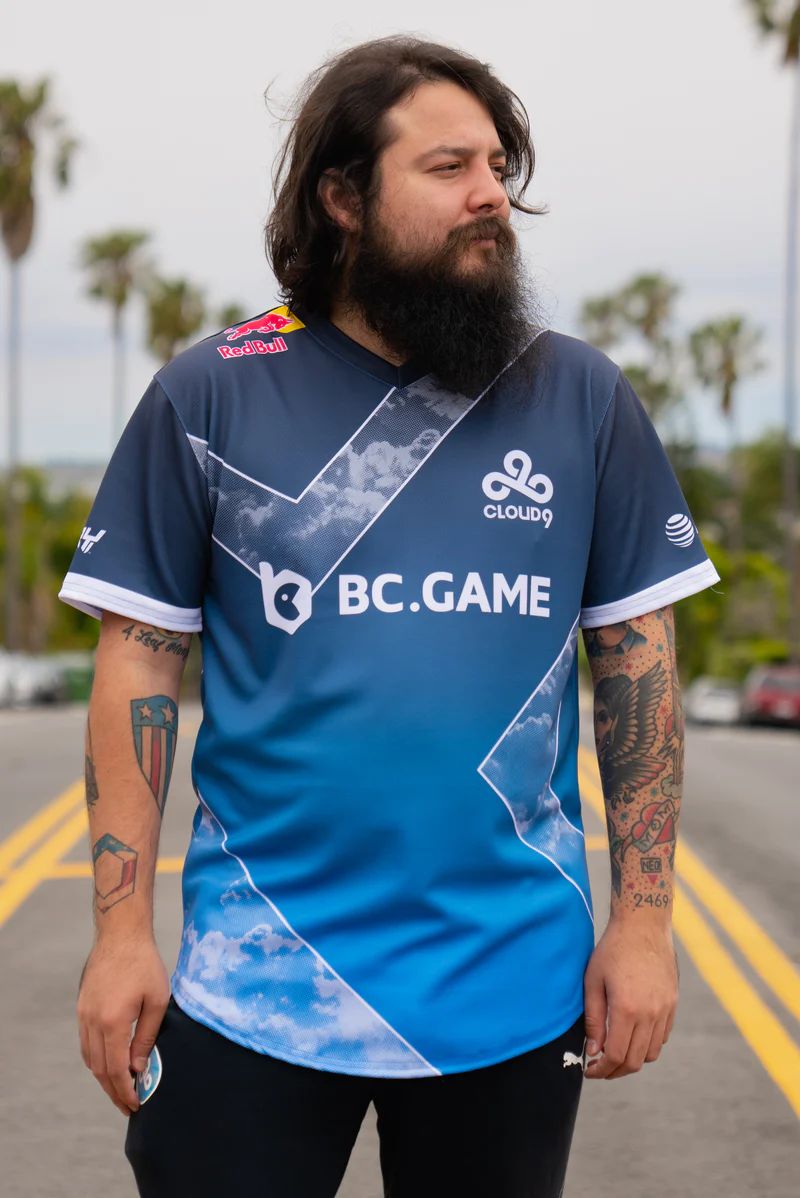 Mang0 в летней джерси Cloud9 | Источник: сайт клуба