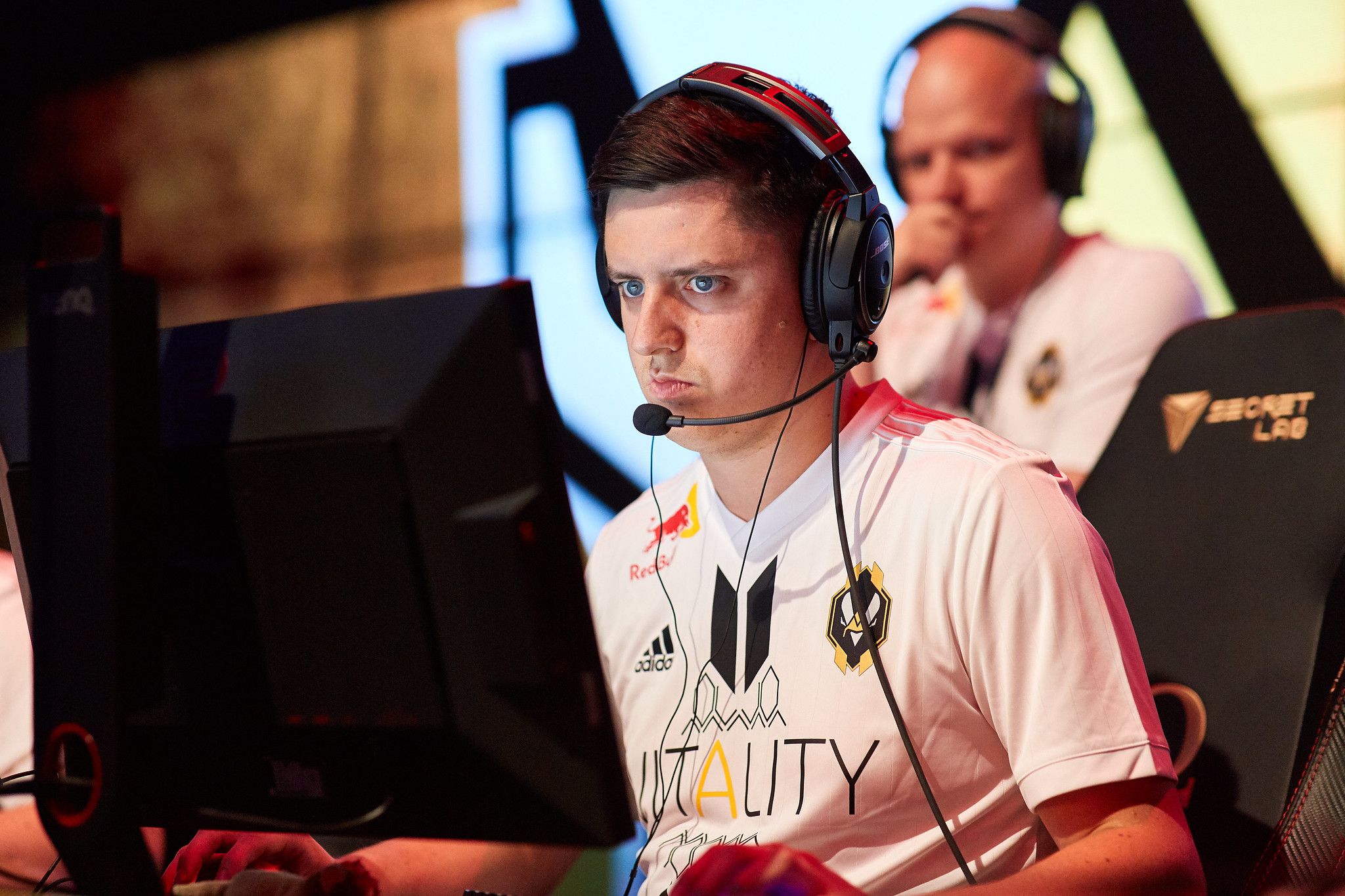 Go apex. Go apex. Apex киберспортсмен. Go apex. Go apex.