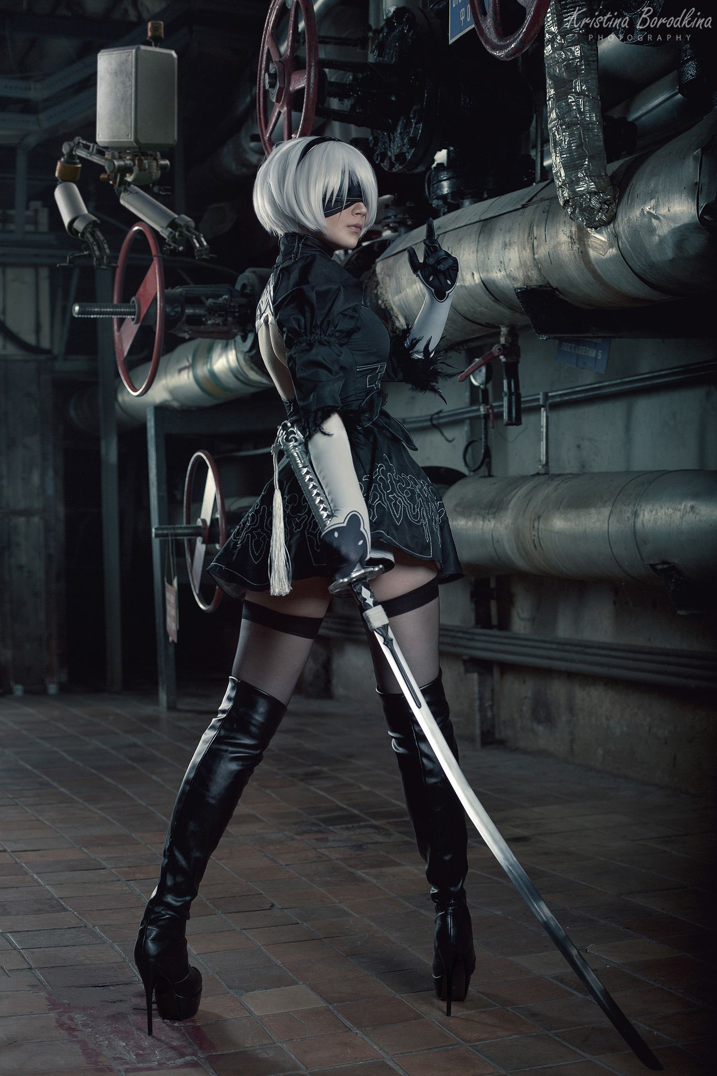 Косплей на 2B из NieR: Automata. Косплеер: Вера OICHI Андреева. Фотограф: Кристина Бородкина. Источник: vk.com/oichidream