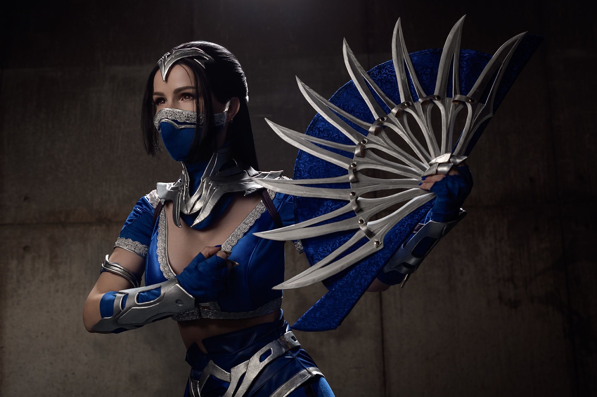 Косплей на Китану из Mortal Kombat. Косплеер: Kitana. Фотограф: makks • tobi. Источник: vk.com/kitanasherwarcos