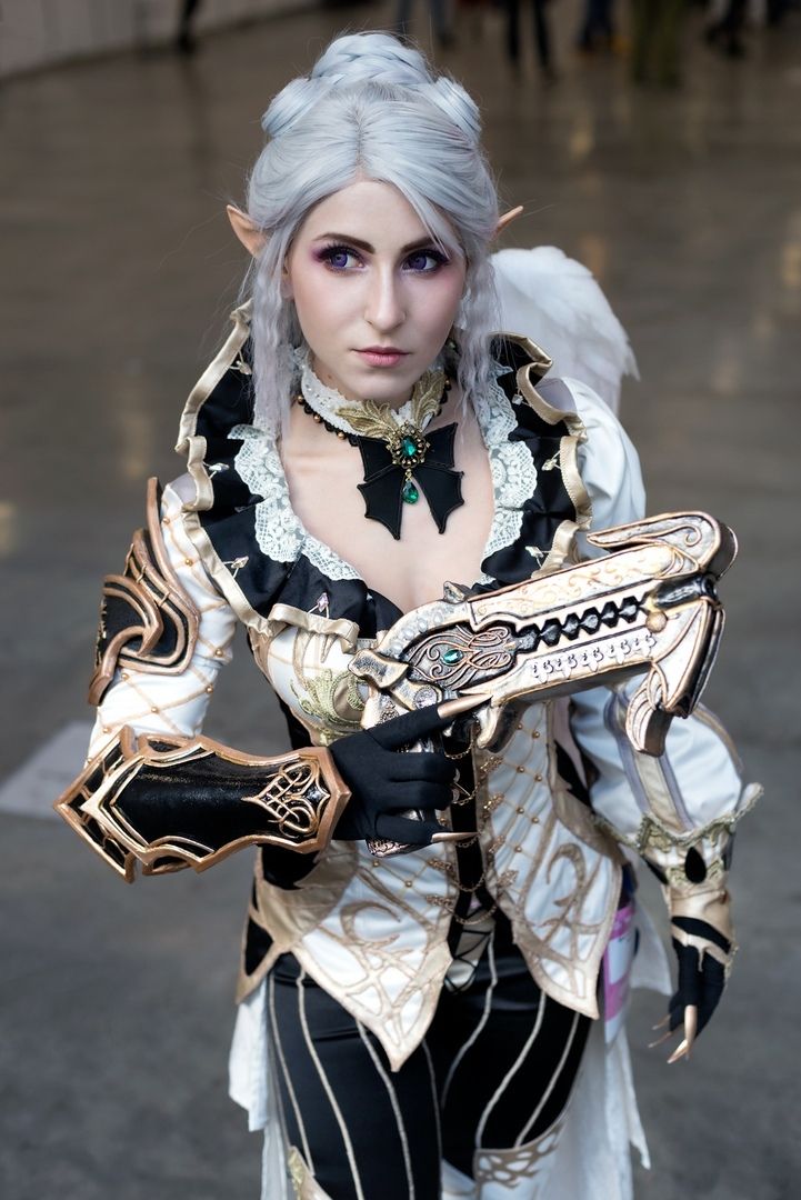 Косплей на камаэля из Lineage II. Модель: Роксолана Ридель. Источник: vk.com/roxolanacosplay