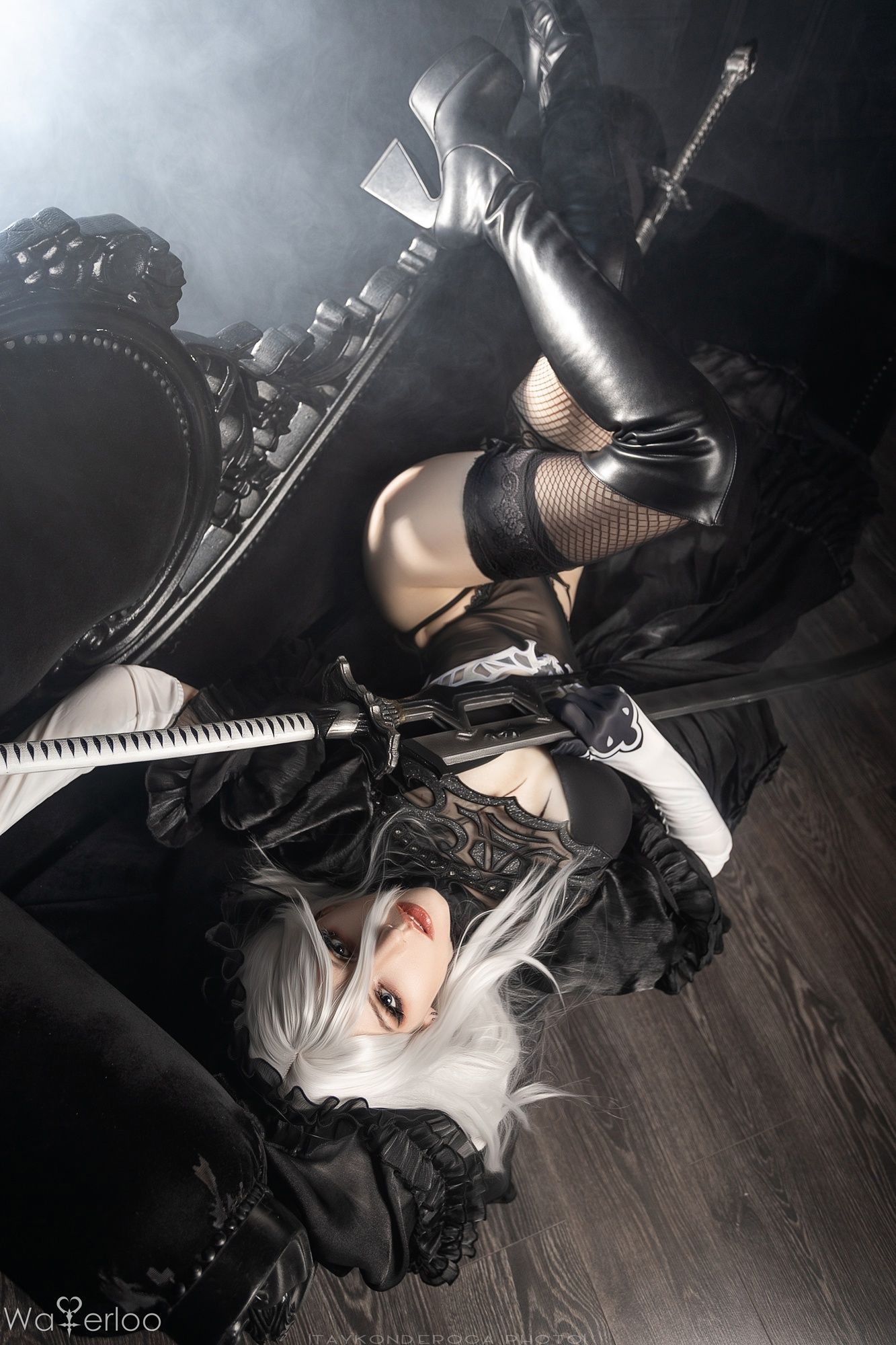 Косплей на A2 из NieR: Automata. Косплеер: Waterloo. Фотограф: |Taykonderoga Photo|. Источник: vk.com/waterloocosplay