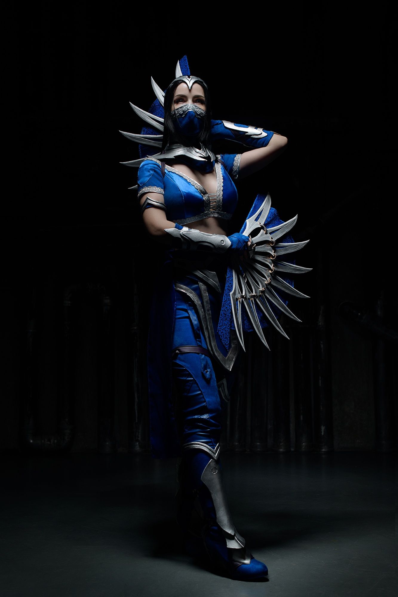 Косплей на Китану из Mortal Kombat. Косплеер: Kitana. Фотограф: makks • tobi. Источник: vk.com/kitanasherwarcos