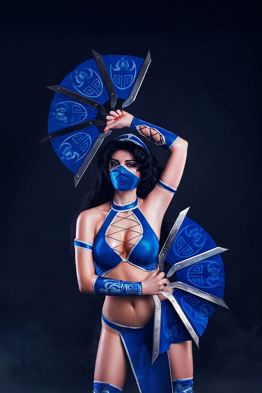 Косплей на Китану и Скарлет из Mortal Kombat. Косплей на Китану: AGflower. Косплей на Скарлет: Yuffie. Фотограф: Longer. Источник: vk.com/graviani