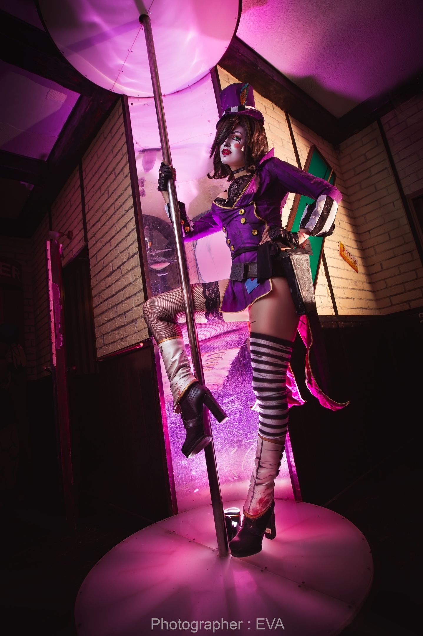 Косплей на Moxxi. Косплеер: Мария Фомина. Фотограф: Ева Давыдова. Источник: vk.com/eva_cosplay_photo