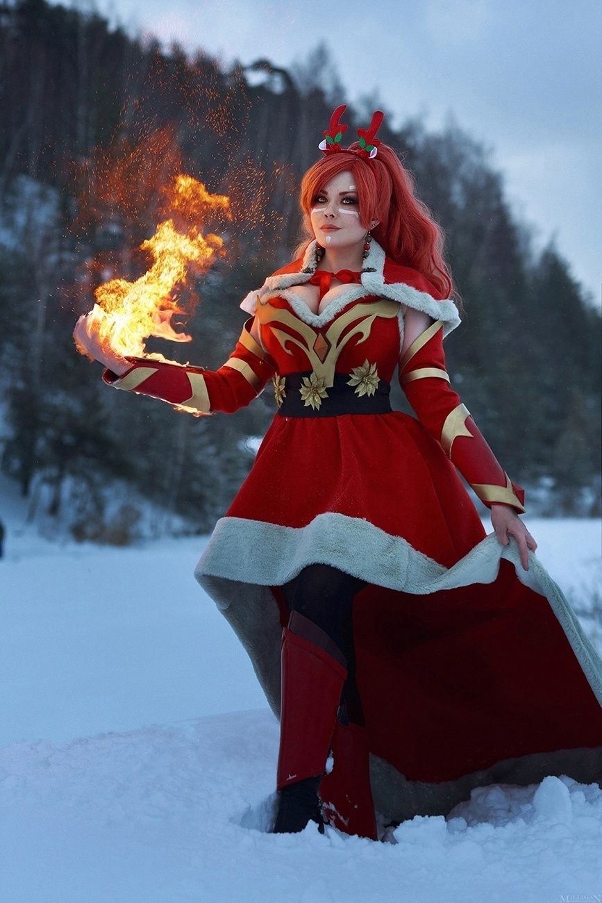 Новогодний косплей на Lina из Dota 2. Косплеер: Lunasha Cosplay