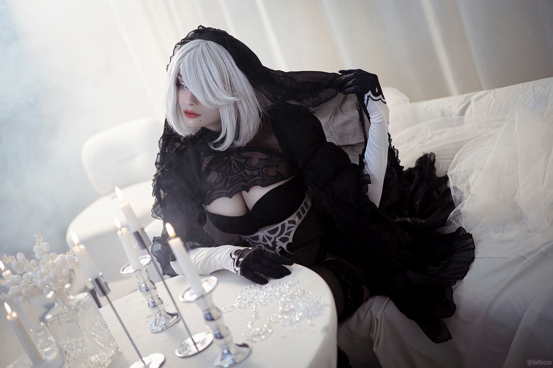 Косплей на 2B из NieR: Automata. Косплеер: Cosniks. Фотограф: Daftezzer. Источник фото: vk.com/club222585128