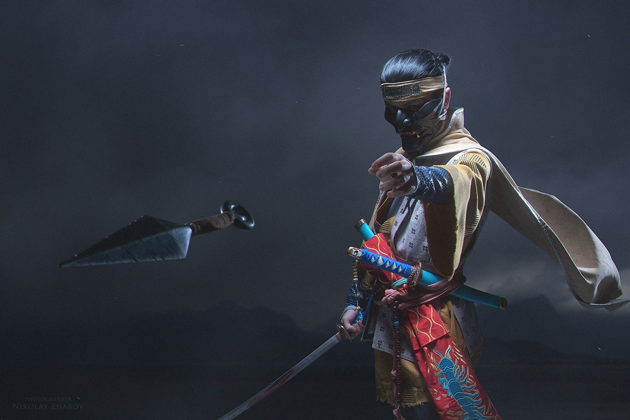 Косплей на персонажа Ghost of Tsushima.