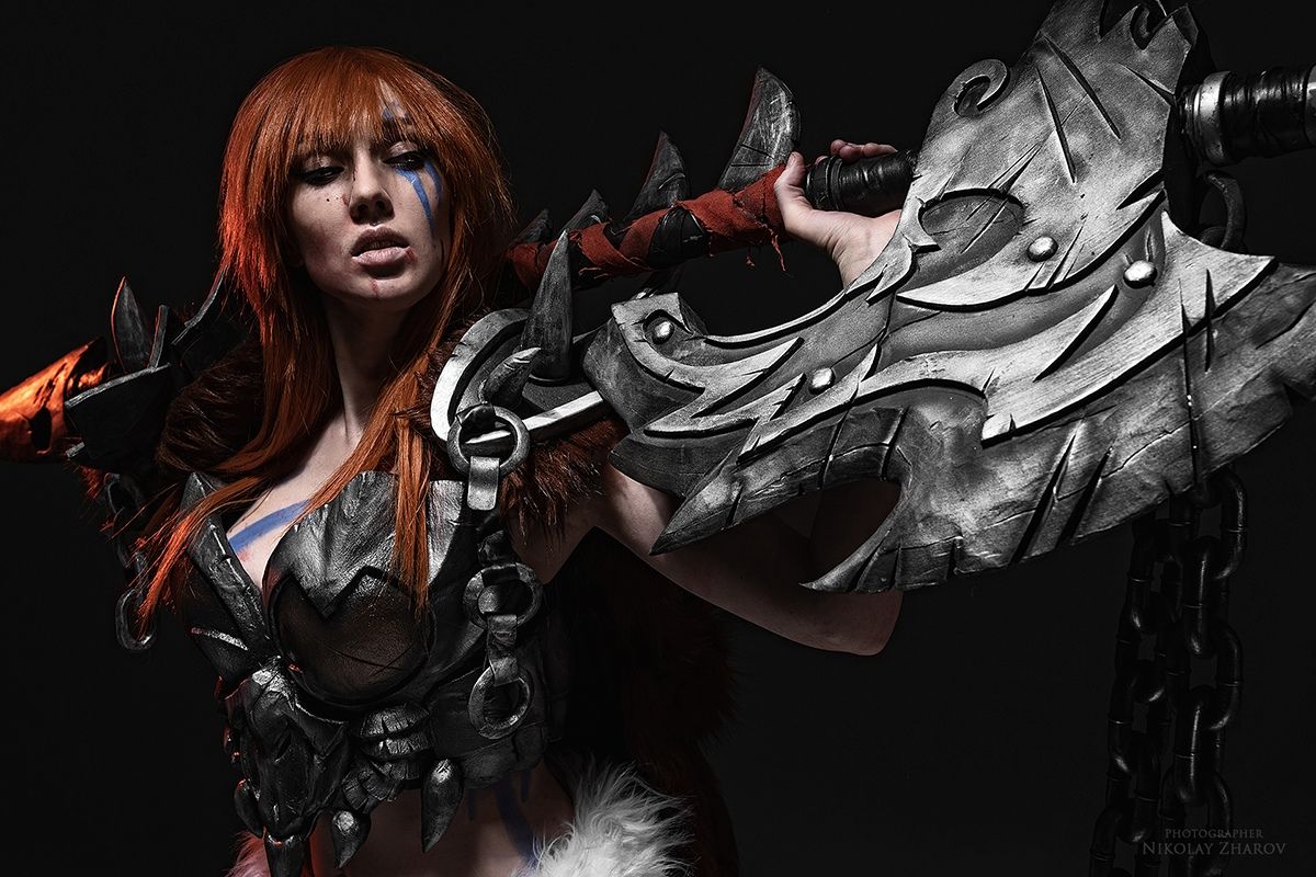 Barbarian. Diablo III. Косплеер: Катя Смирнова. Фотограф: Николай Жаров. Источник: vk.com/nikolay_photogroup