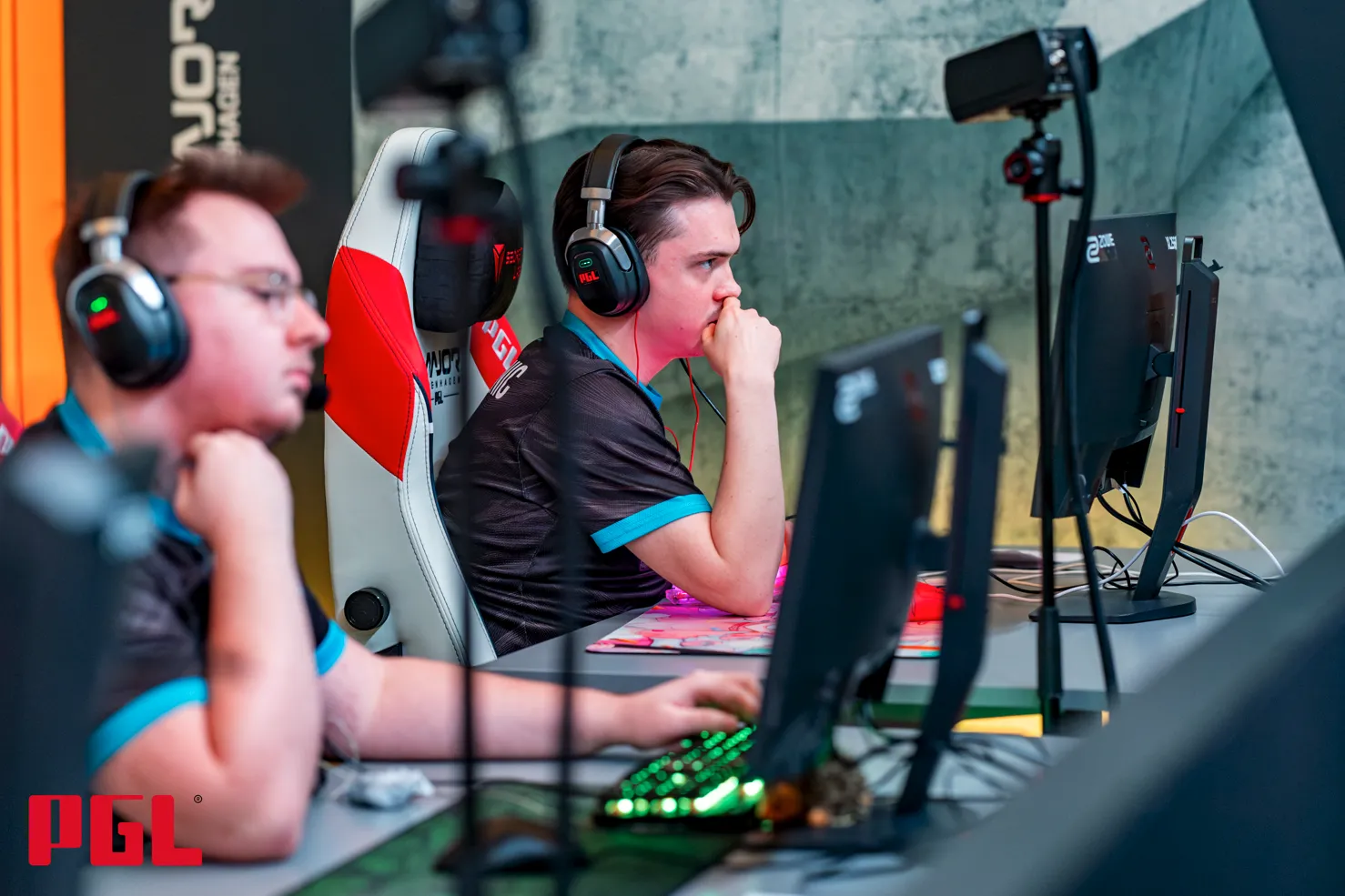 Ax1Le и electroNic | Источник: photos.pglesports.com