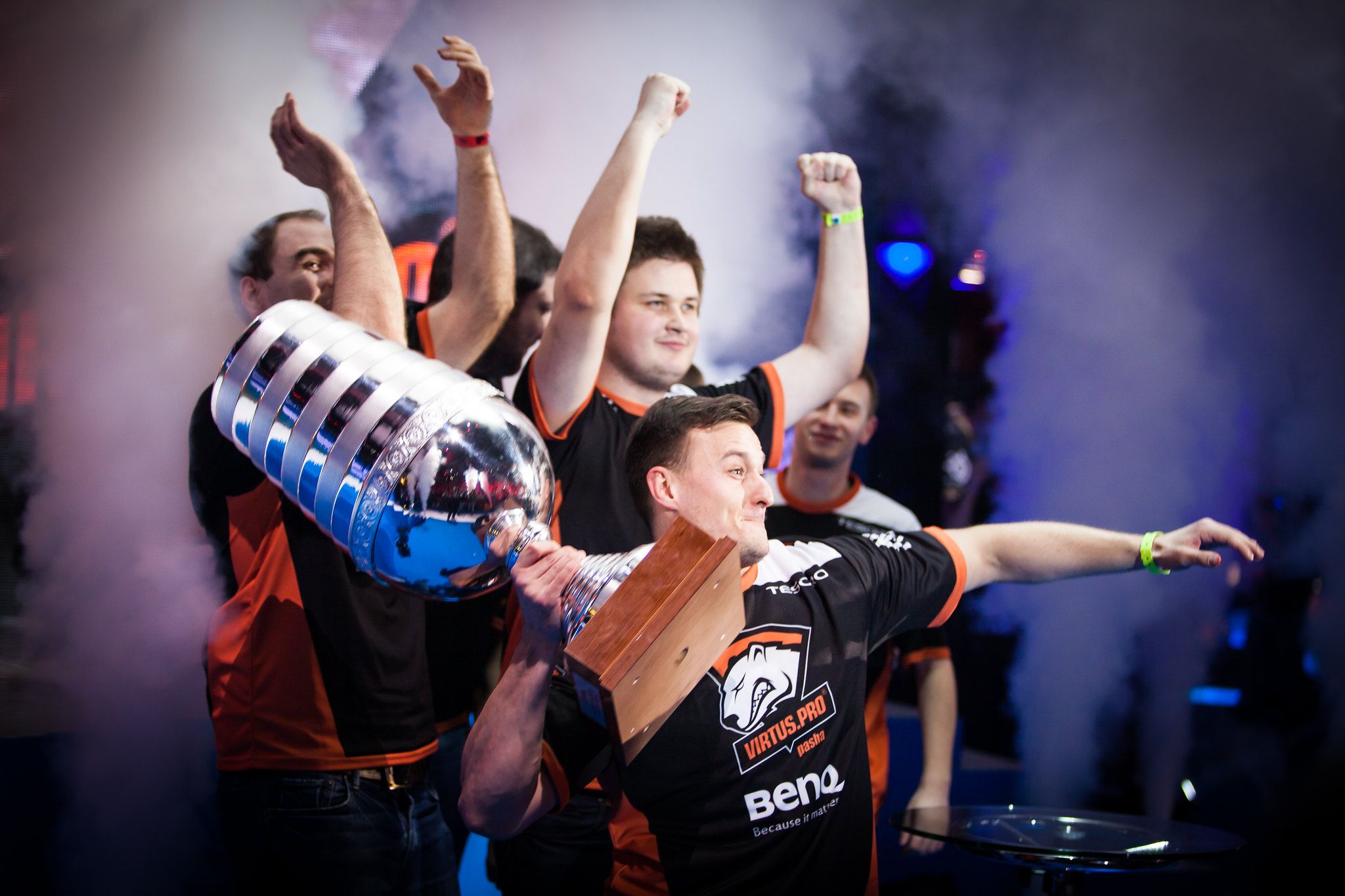 Virtus.pro после победы на мейджоре | Источник: страница ESL в Facebook*