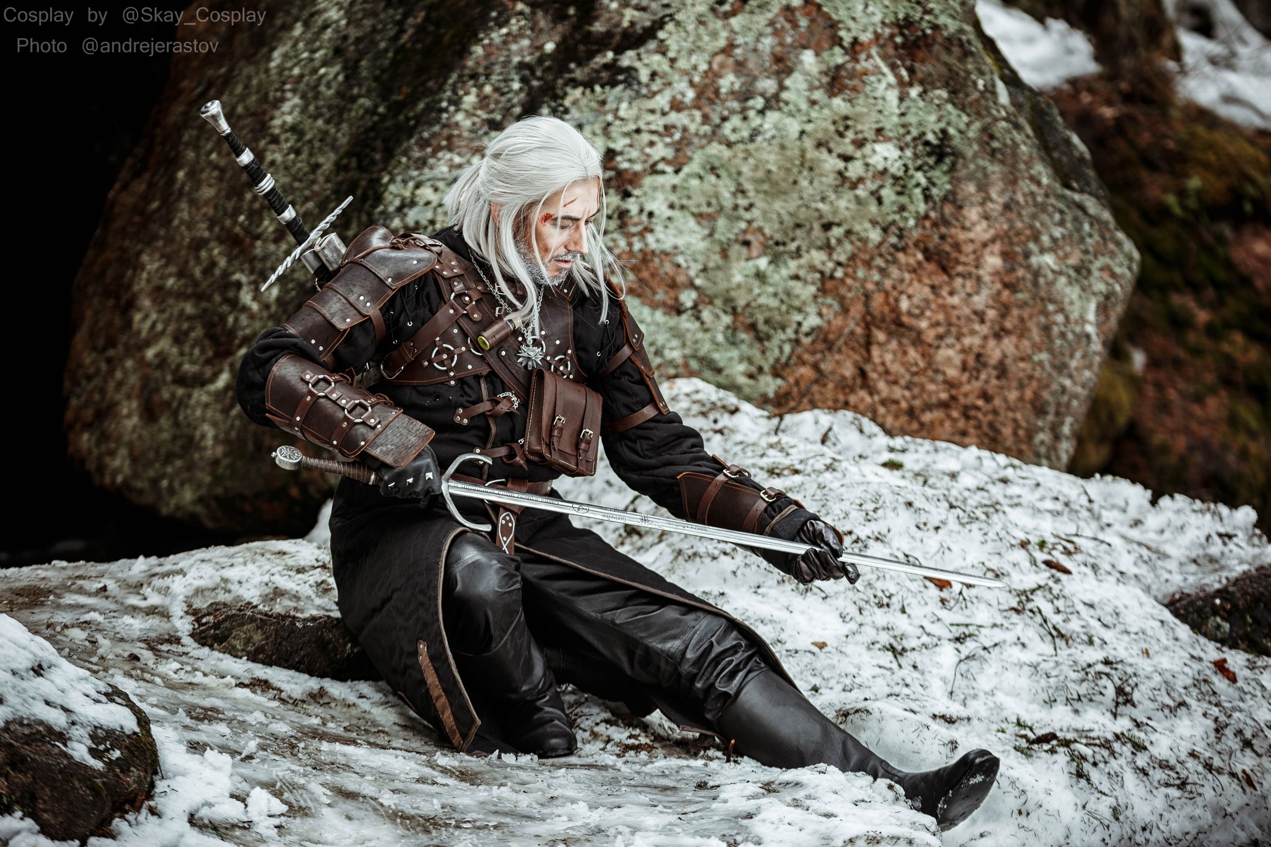 Геральт из Ривии. The Witcher. Косплеер: Александр Драконскай. Фотограф: Андрей Ерастов. Источник: instagram.com/skay_cosplay/