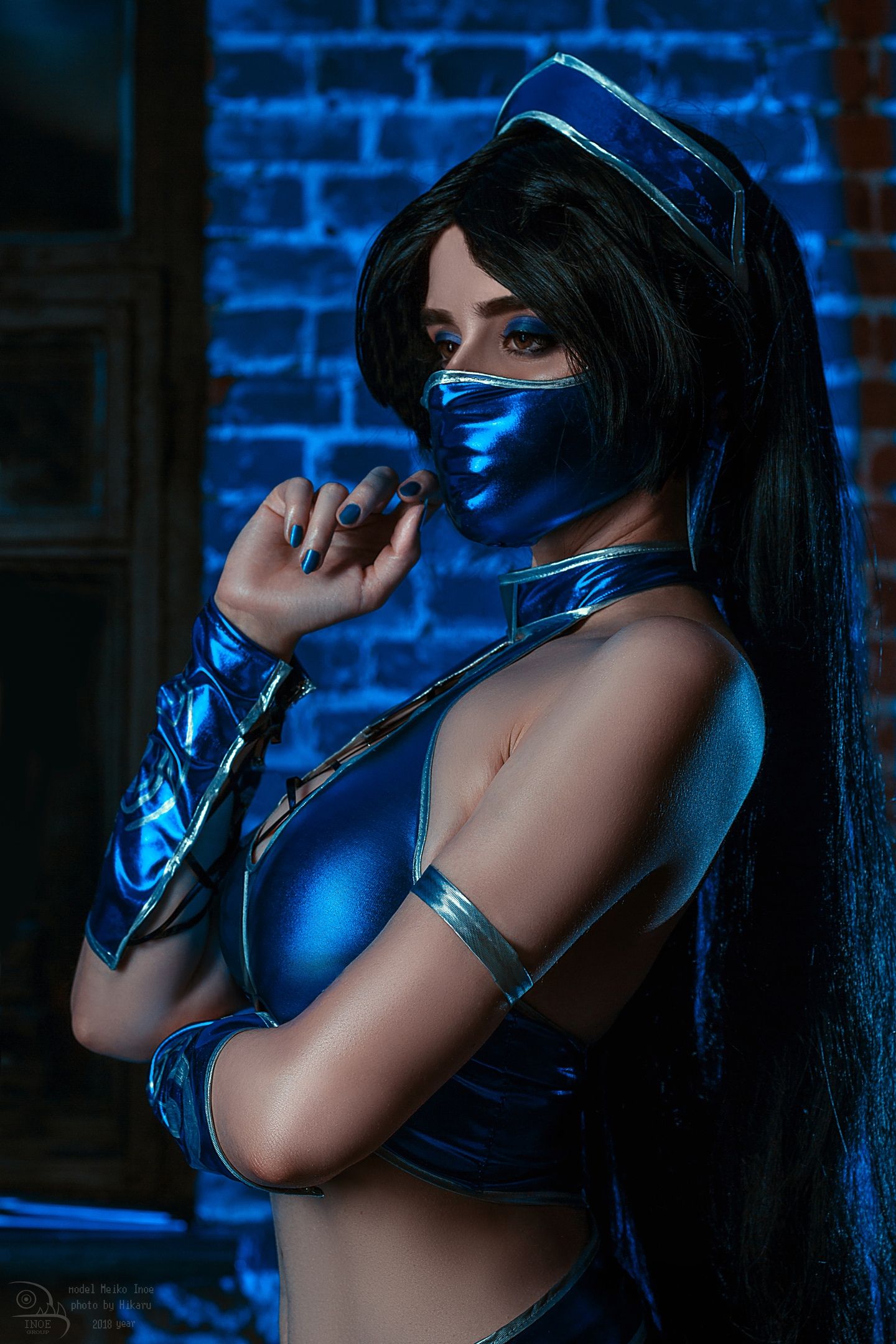 Косплей на Kitana из Mortal Kombat. Косплеер: Meiko Inoe. Фотограф: Hikaru. Источник: vk.com/inoecosplay