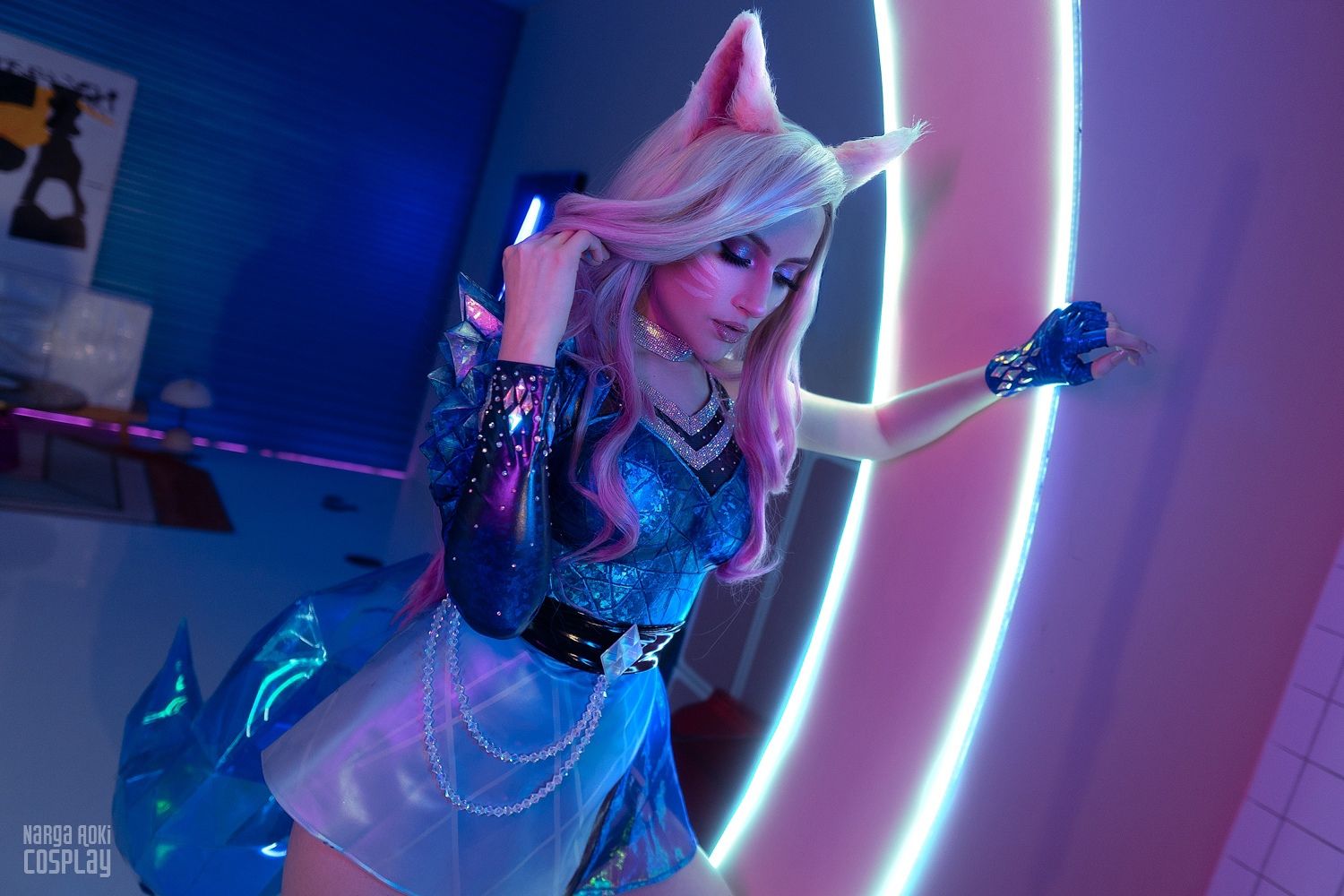 Косплей на Ahri из League of Legends. Образ певицы из группы K/DA. Косплеер: Наталья Narga Кочеткова. Фотограф: Фёкла Баклажанова. Источник: vk.com/lifestream_cosplay