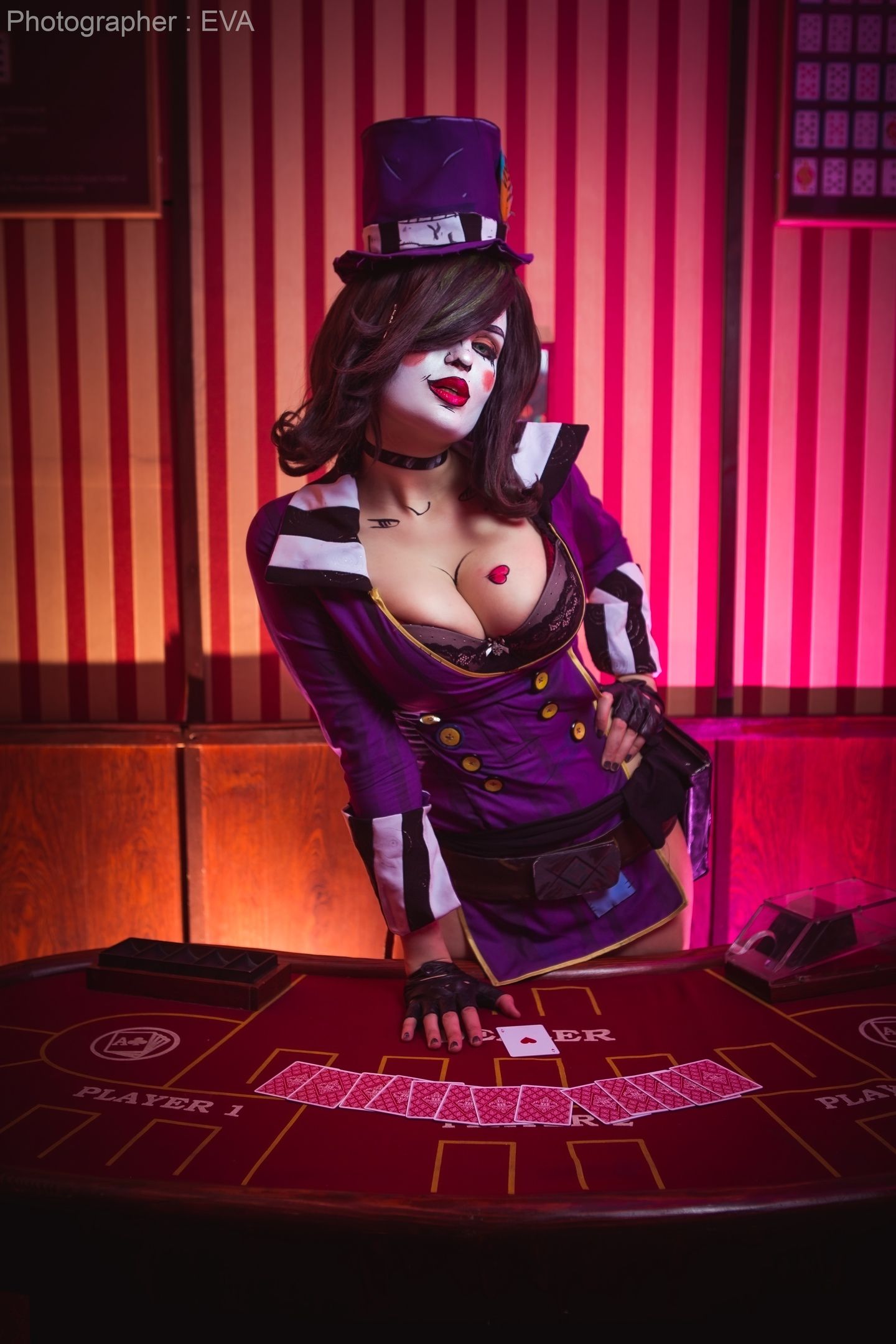 Косплей на Moxxi. Косплеер: Мария Фомина. Фотограф: Ева Давыдова. Источник: vk.com/eva_cosplay_photo