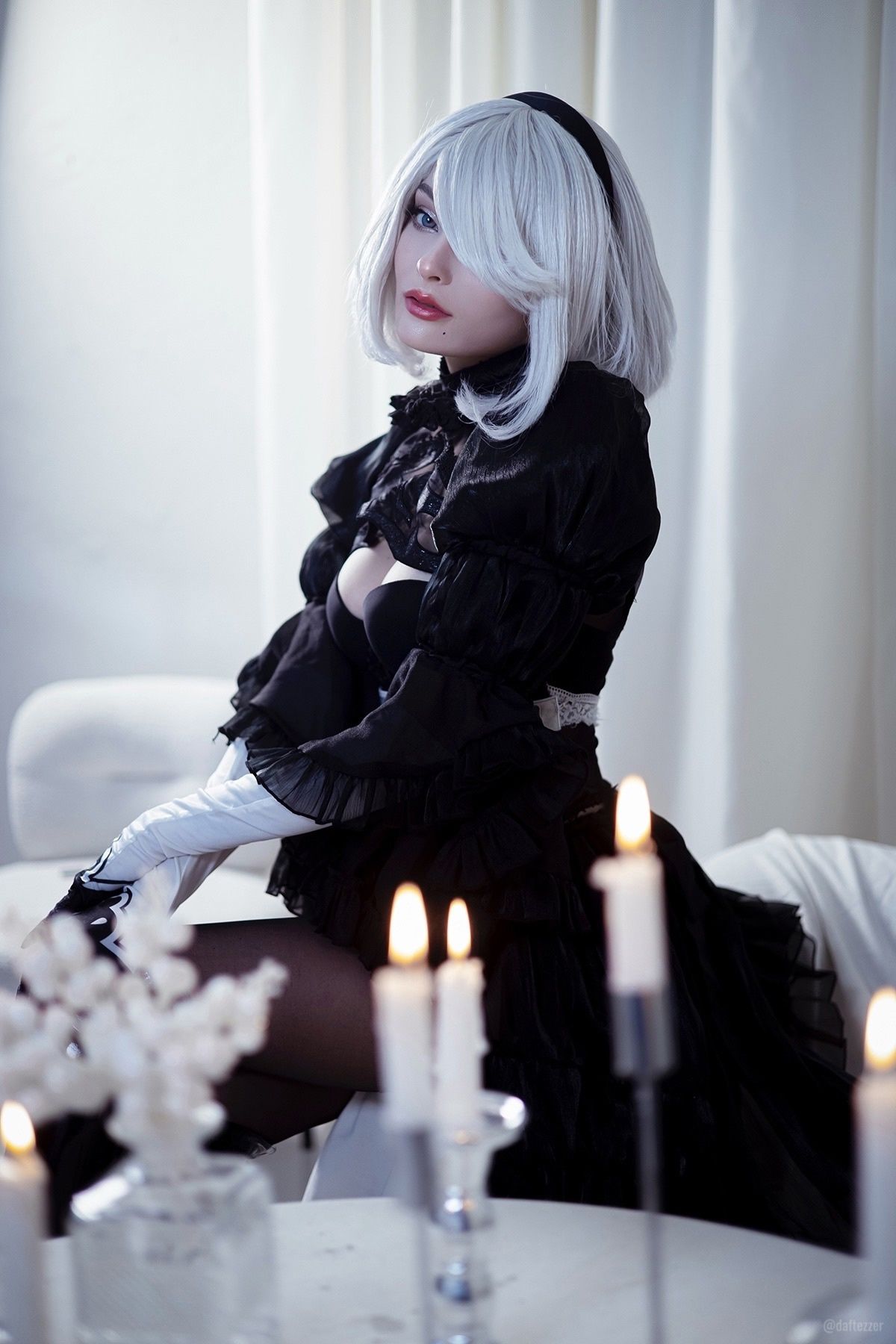Косплей на 2B из NieR: Automata. Косплеер: Cosniks. Фотограф: Daftezzer. Источник фото: vk.com/club222585128