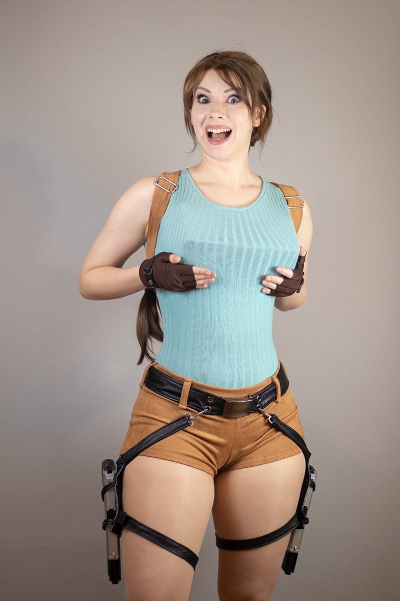 Косплей на Лару Крофт из Tomb Raider. Косплеер: Enji Night. Источник: instagram.com/enjinight.