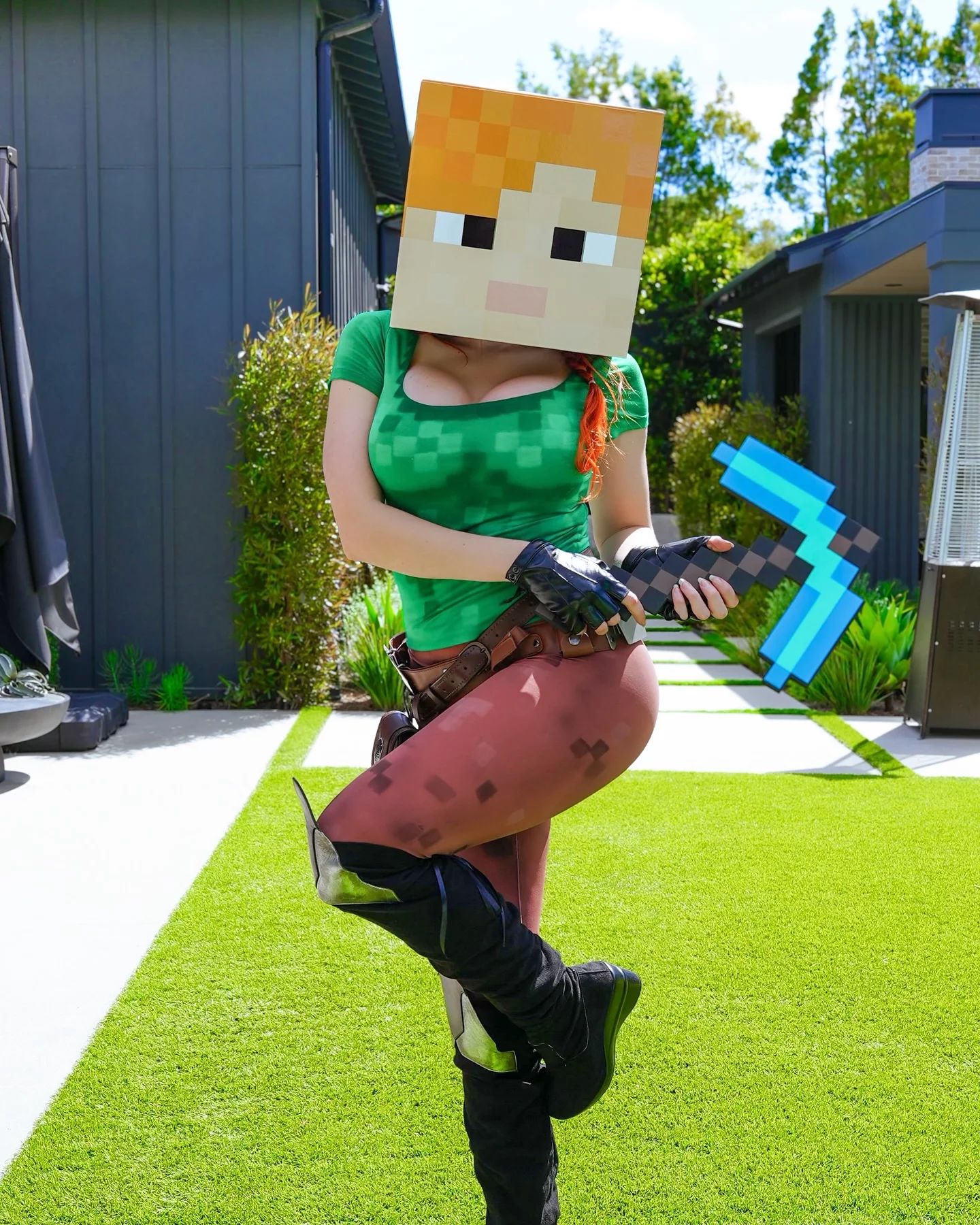 Косплей на Алекс из Minecraft. Модель Брианна Торрес. Источник: reddit.com/r/missbri
