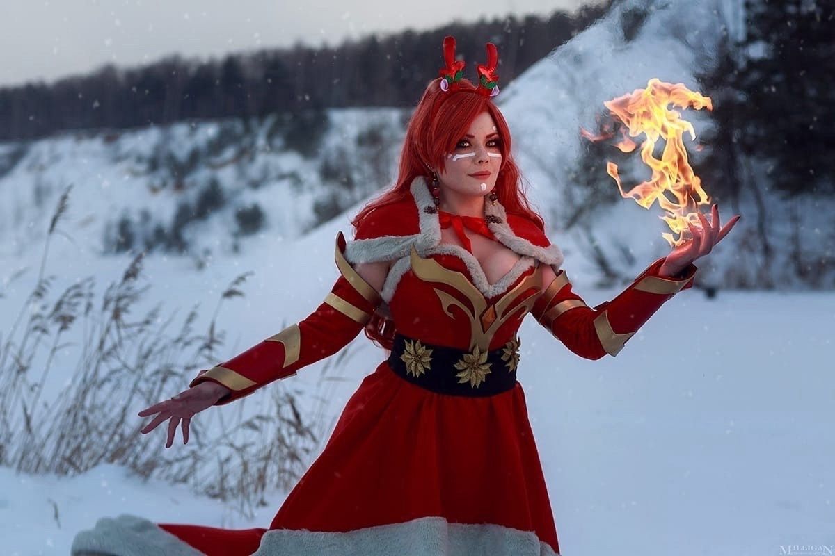 Новогодний косплей на Lina из Dota 2. Косплеер: Lunasha Cosplay