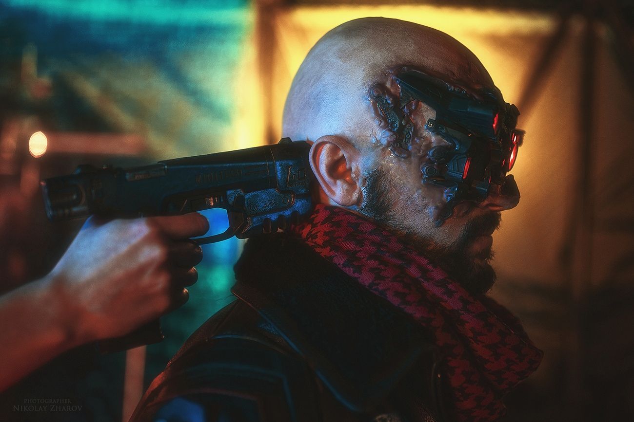 Косплей на Royce из Cyberpunk 2077. Косплеер: Александр Кузьменков. Фотограф: Николай Жаров. Источник: vk.com/nikolay_photogroup