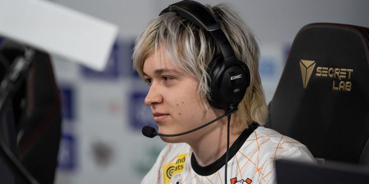 Эксперты считают NAVI Junior фаворитом в матче против Virtus.pro в открытых отборочных на TI 2025