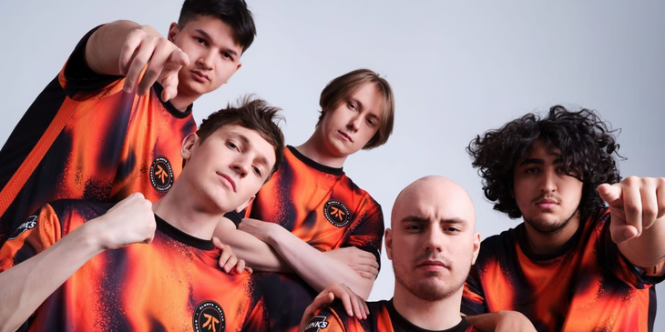 Fnatic представила новую форму 2023 Championships Kit