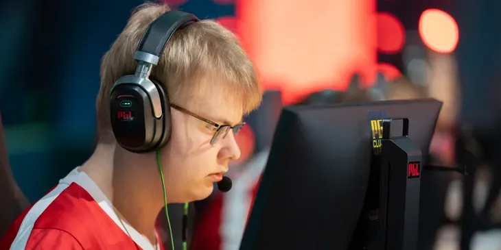 MOUZ сместила Team Spirit со второй строчки в рейтинге HLTV.org