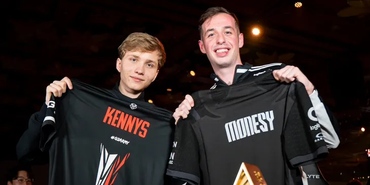 M0NESY и kennyS обменялись футболками на BLAST Premier: World Final 2024