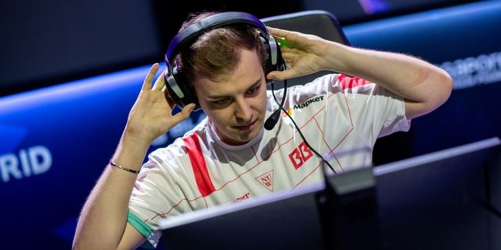 Kataomi про Oracle: «Герой наконец-то становится играбельным) Ребятки из Valve видят это и сразу его нерфят))»